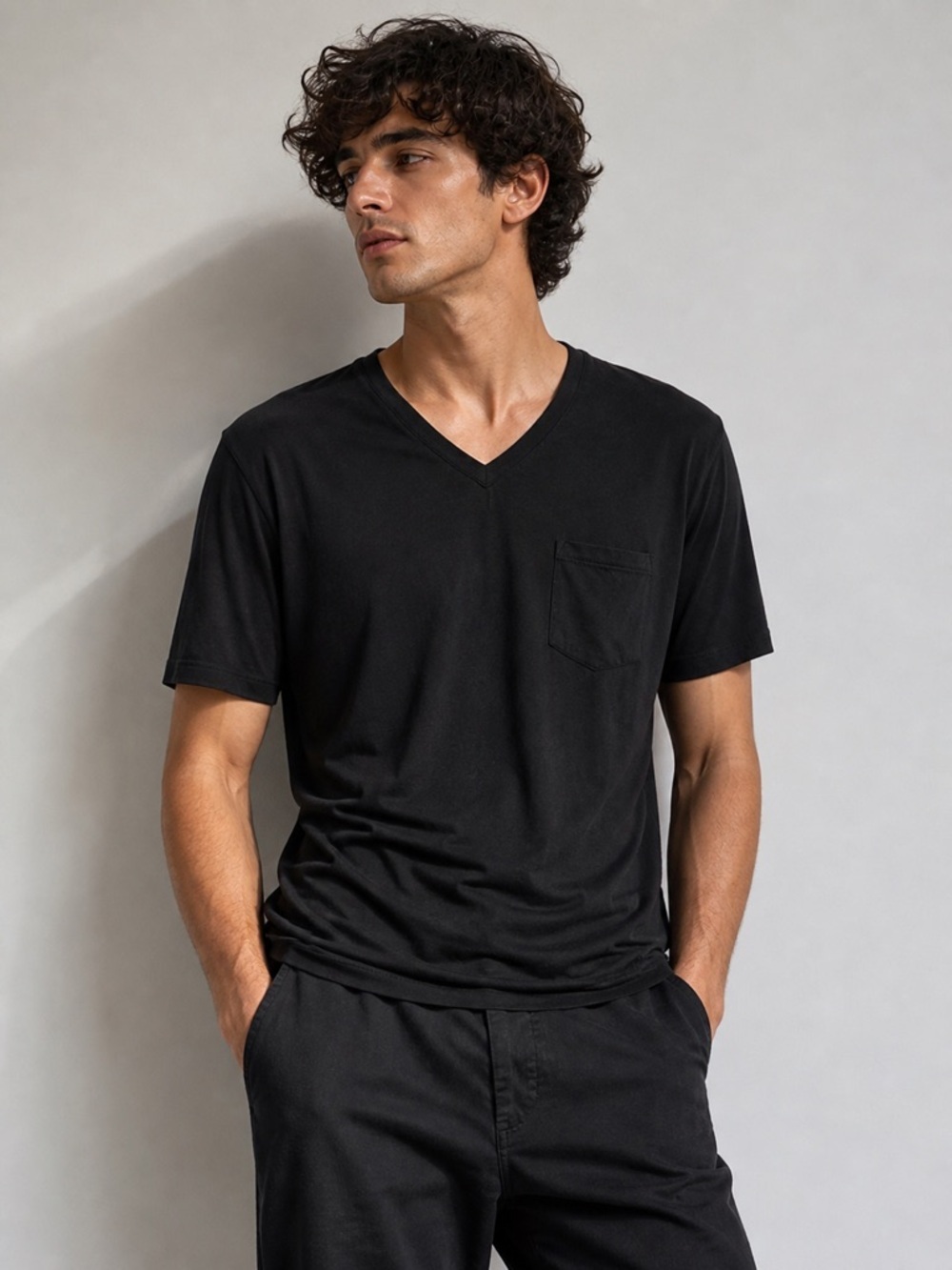 Hörst Black V-Neck Pocket Tee – Minimalist Soft Stretch T-Shirt